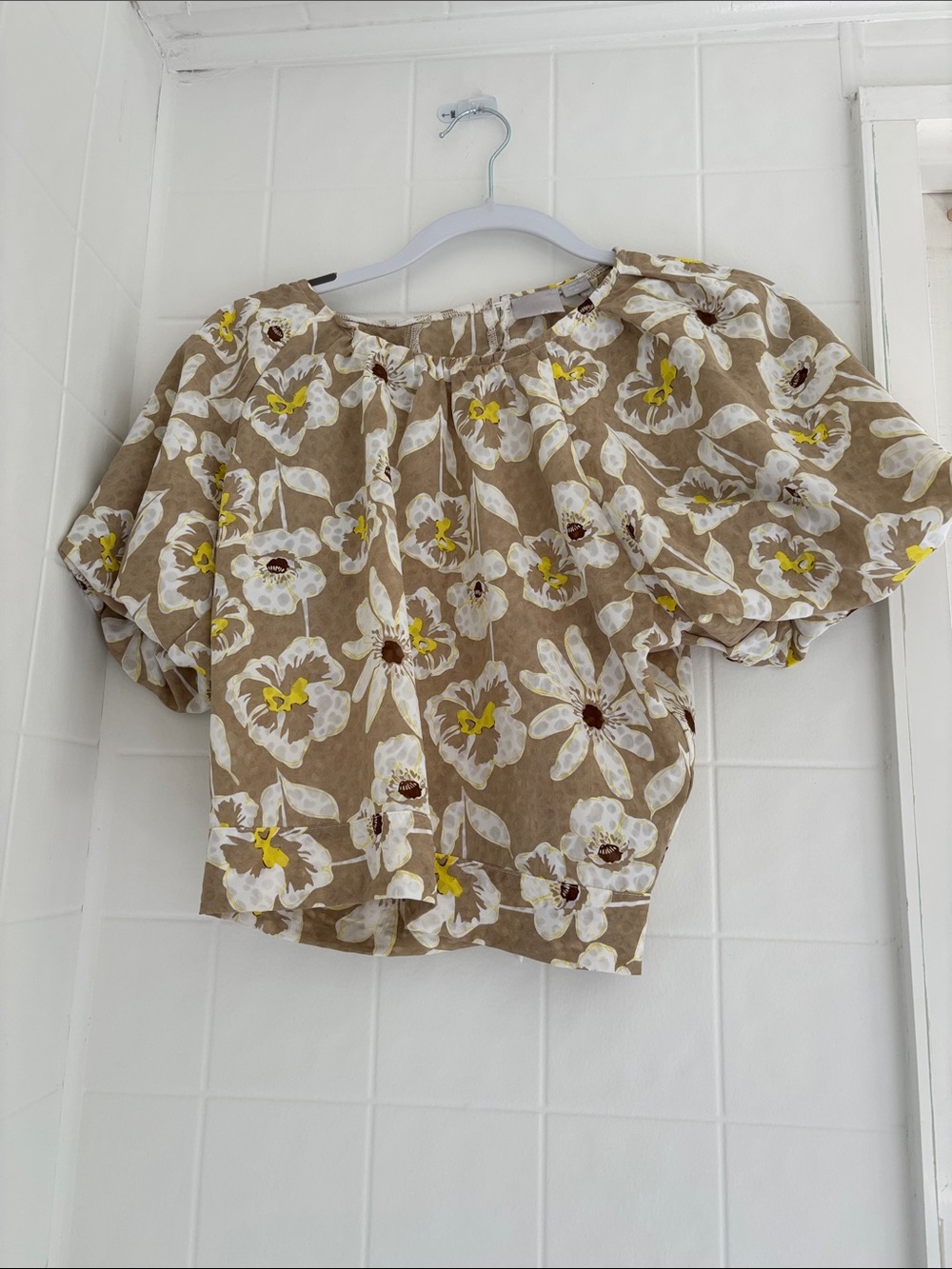 Floral Puff-Sleeve Crop Top - Beige